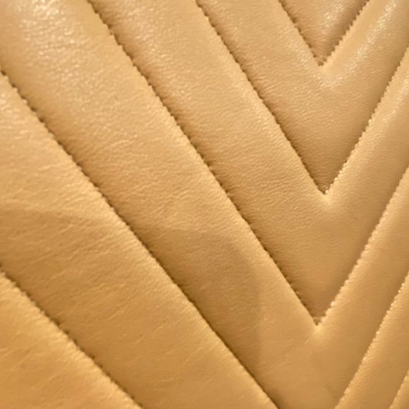 Authentic classic  Chanel chevron handbag - Picture 6 of 17